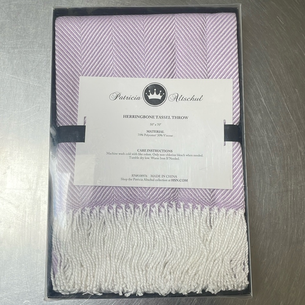Patricia Altchul Tassel Throw (lavender, 50x70) NIB